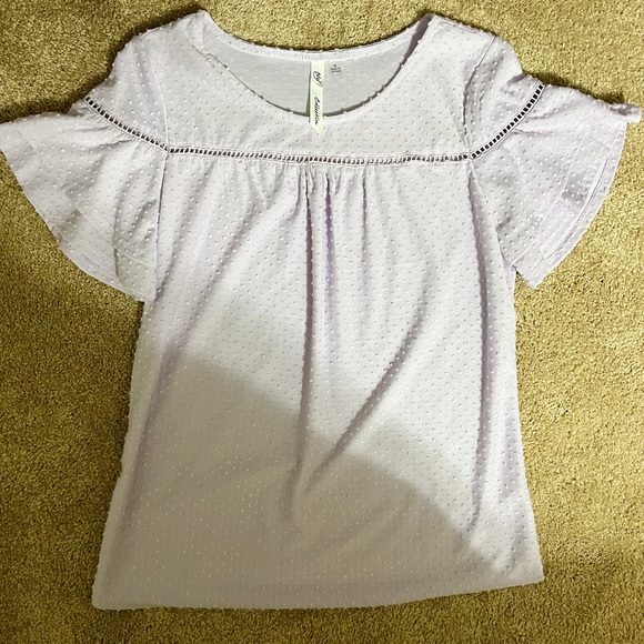 light purple blouse with dot detailing and flow sleeves! size medium! - Picture 1 of 3